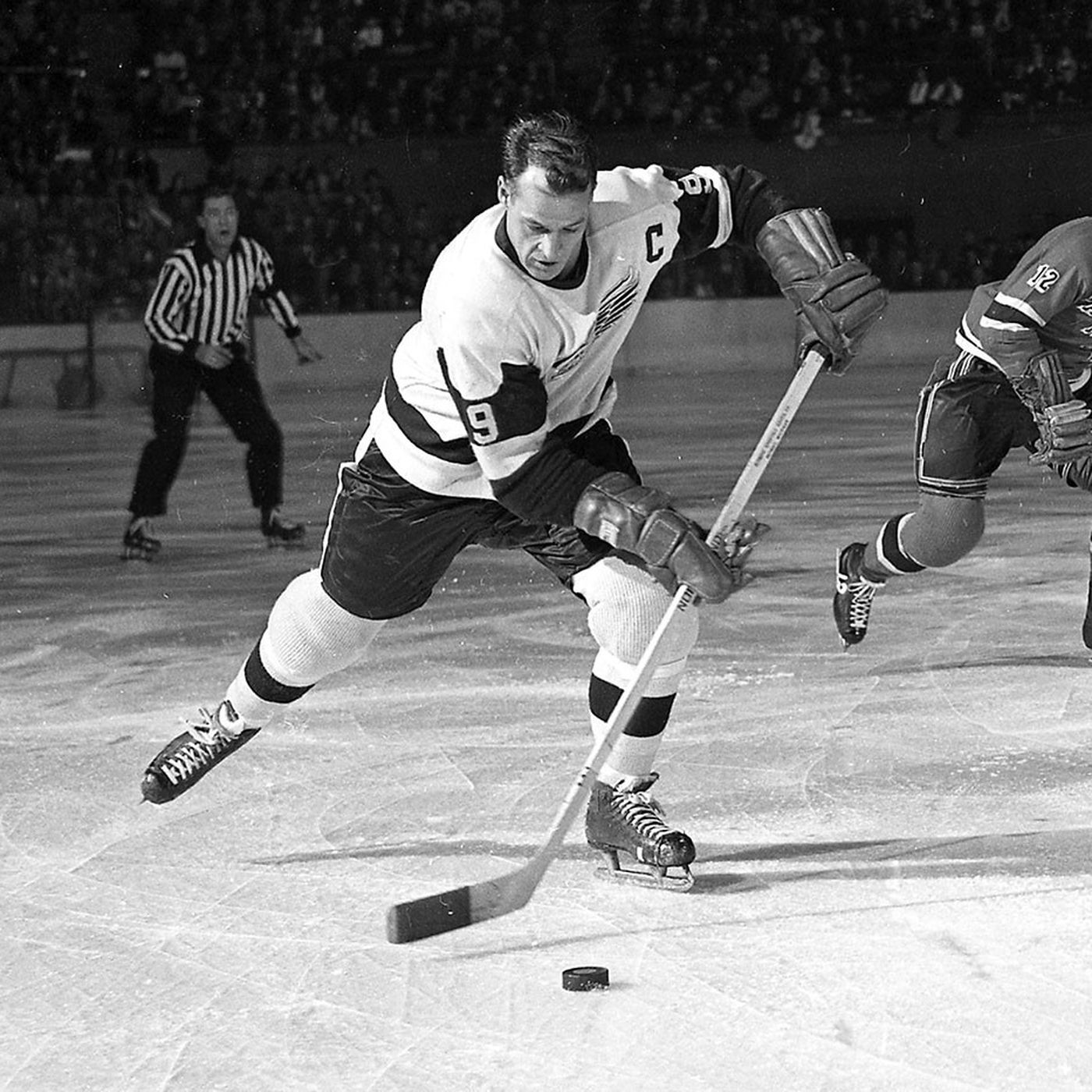 “You find that you have peace of mind and can enjoy yourself, get more sleep, and rest when you know that it was a one hundred percent effort that you gave – win or lose.” 

– Gordie Howe